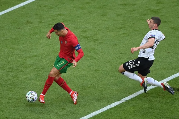 Vai Trò Của Vị Trí Đá Thòng Trung Vệ Trong Sơ Đồ Chiến Thuật